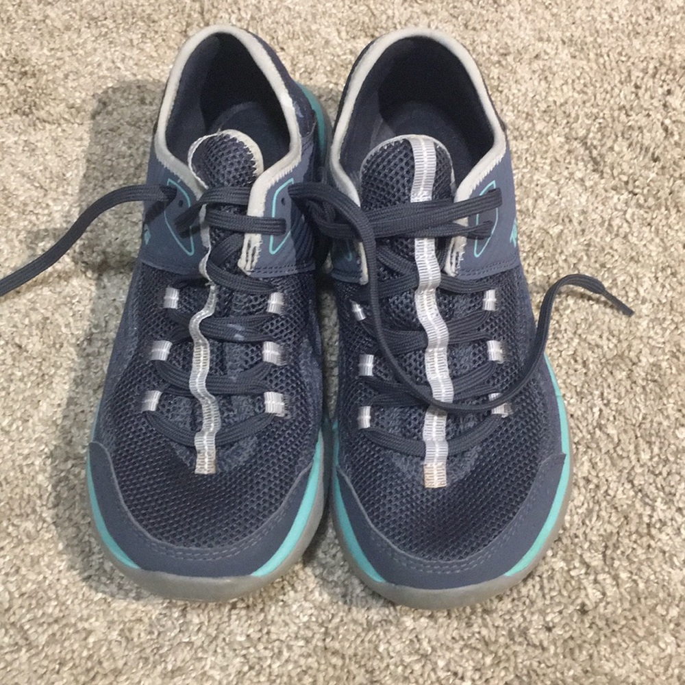 TEVA mesh athletic shoes size 7.5